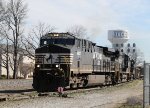 NS 4407 leads train 351 down the yard lead